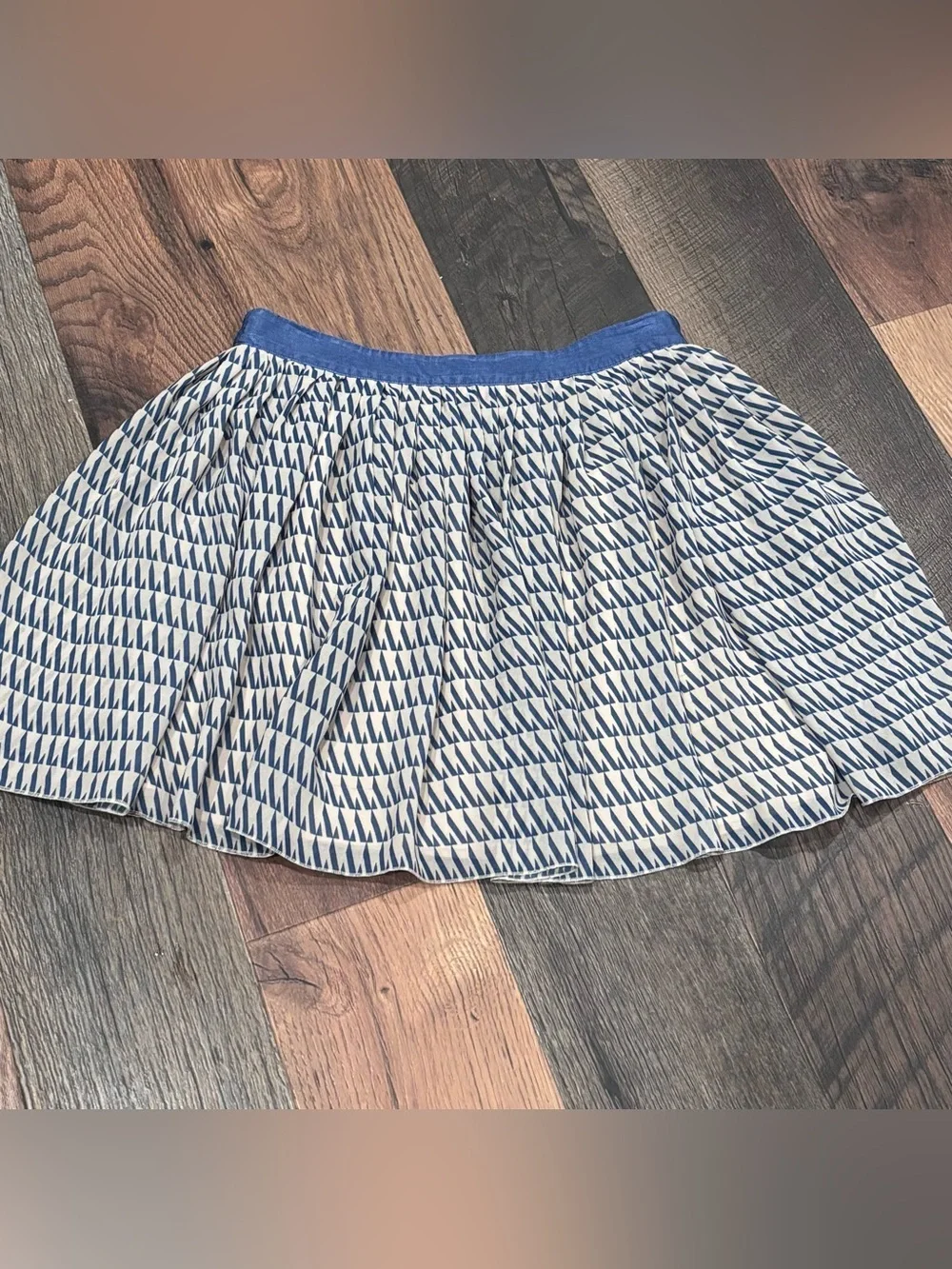 Club Monaco Navy and Beige Mini  Skirt in size 8. Great condition